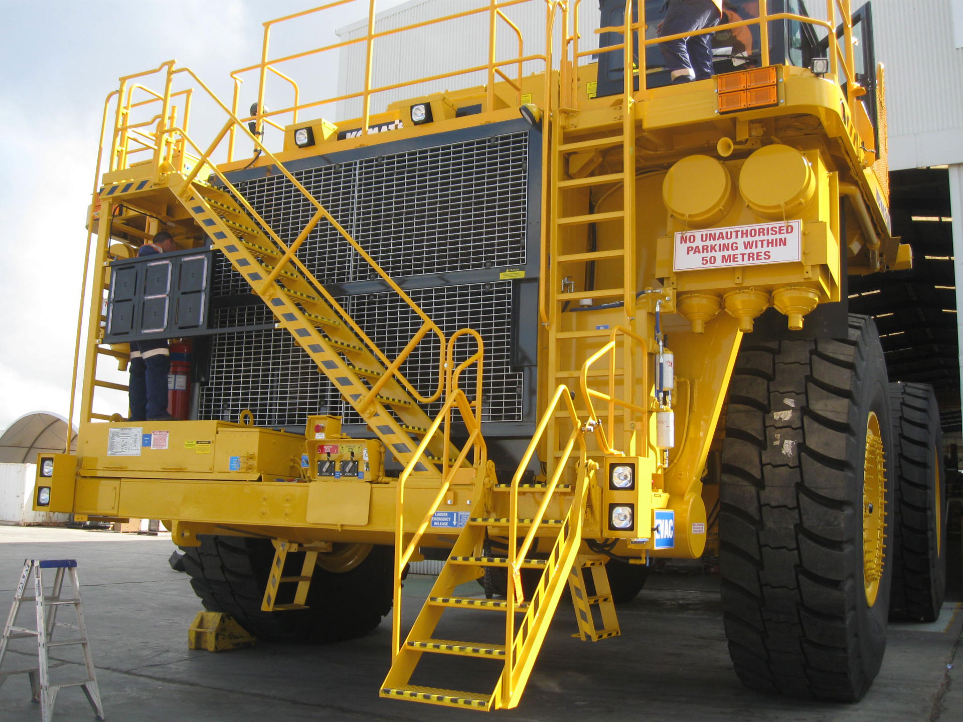 Access system installed on heavy machinery